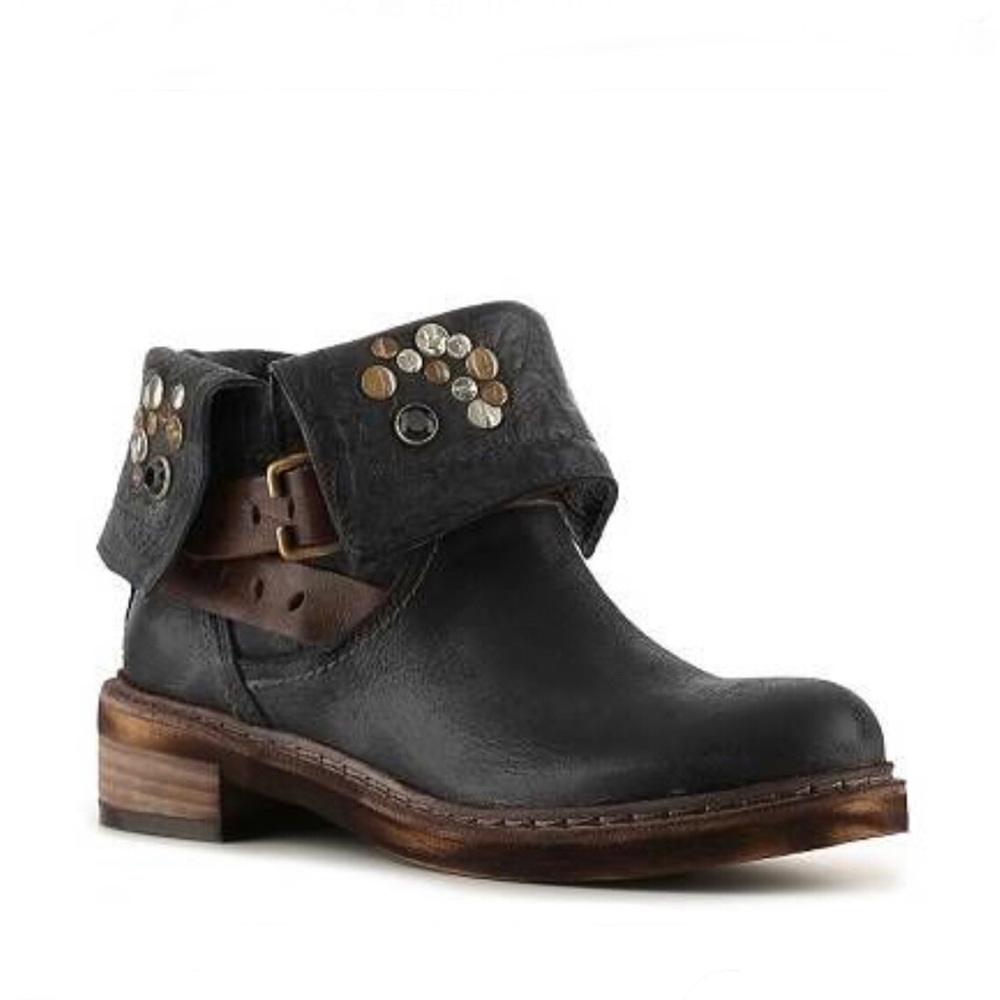 Rare ECLIX leather ankle boot